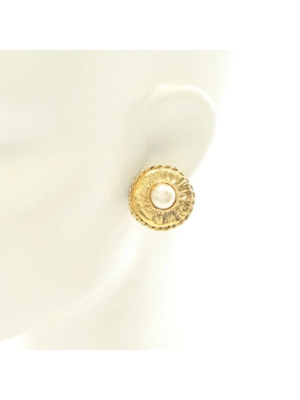 Chanel Earrings Round Gold